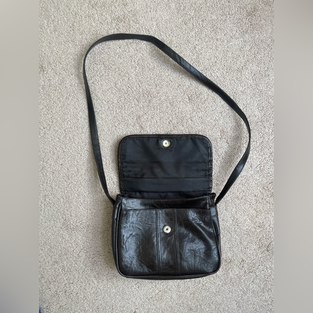 TR Bentley Leather Shoulder Bag with Logo Detail - Picture 5 of 6